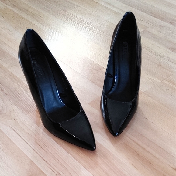 Forever 21 Black Patent Faux Leather Pumps size 10 - Picture 2 of 9